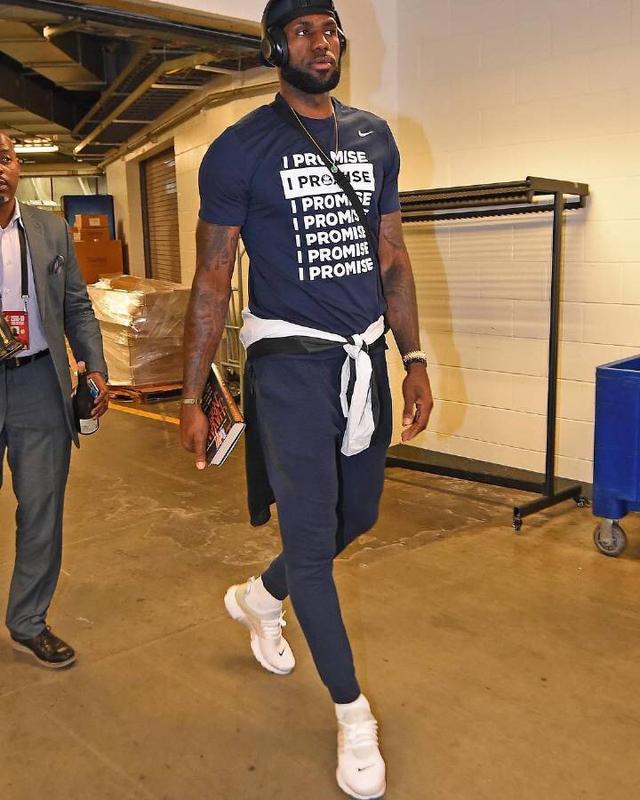 梅西：我向瓜迪奥拉学习到了很多，他改变了整个英超的踢法（梅西：从瓜迪奥拉身上受益良多，他革新了英超踢法）