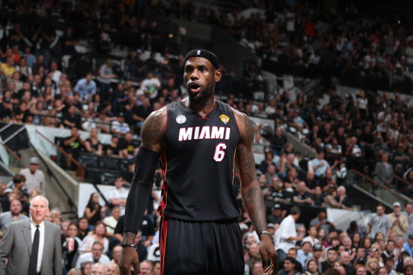 阿达尼：阿根廷并非世界杯夺冠最大热门；罗德里比佩德里重要（阿达尼：阿根廷并非捧杯头号热门，罗德里比佩德里更关键）