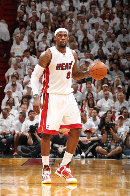 NBA新秀观察：状元秀首战亮眼,（NBA新秀速报：状元首秀大放异彩）