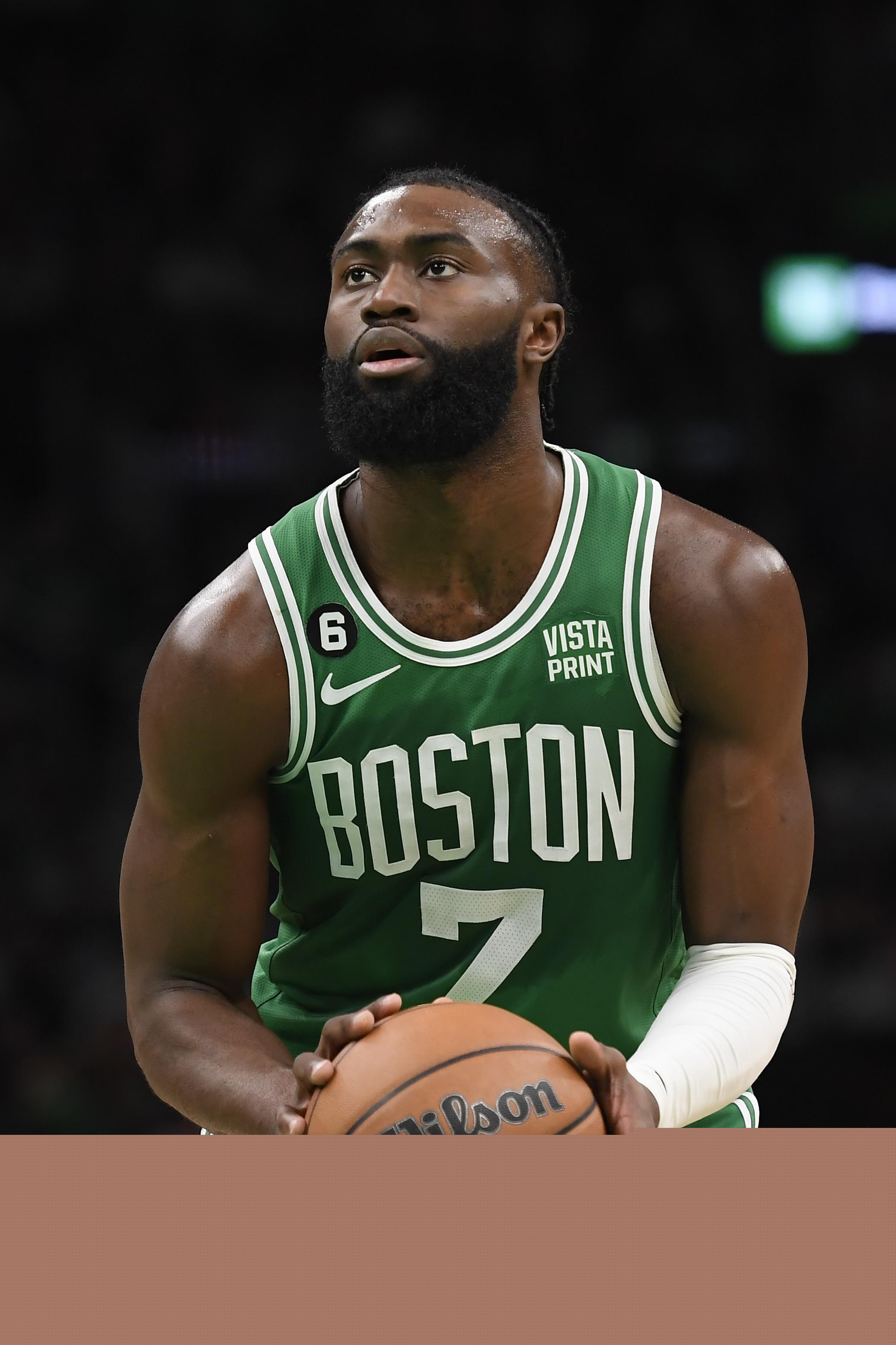 状态回暖！哈登全场投篮24中11，砍下27分4板9助3断（哈登手感复苏：24投11中贡献27分4篮板9助攻3抢断）