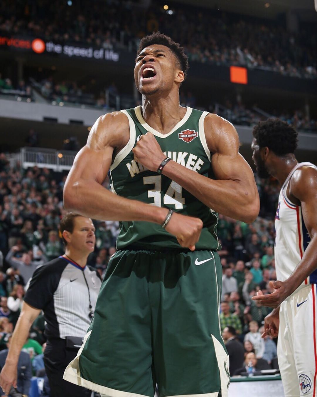 FIFA发布的世界杯赛程以美东时间计算，比北京时间慢12小时（FIFA世界杯赛程按美东时间公布，较北京时间滞后12小时）