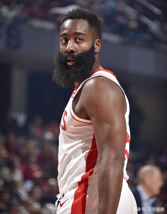 巴西中卫古斯塔沃入籍越南，将改名杜飞龙代表越南队（巴西中卫古斯塔沃归化越南，更名杜飞龙将代表越南队出战）