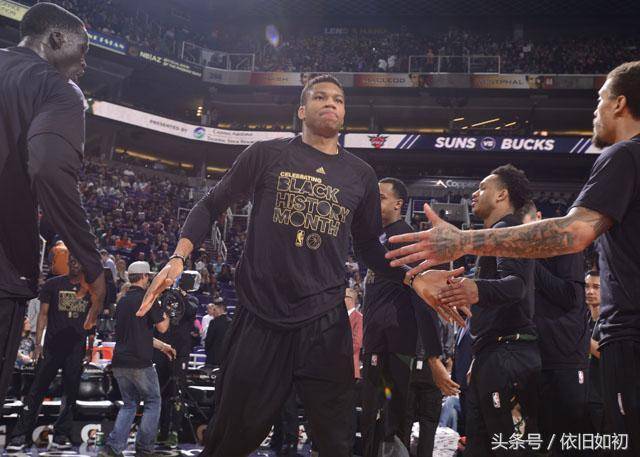 欧冠赛前穆里尼奥与两名昔日弟子重逢，并亲吻了斯内德的光头（欧冠赛前，穆里尼奥与两位旧部相聚，还亲吻了斯内德的光头）