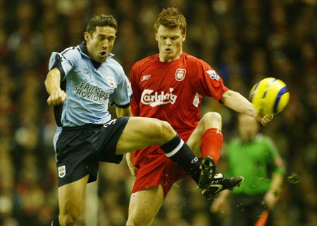 杨晨对话施拉普纳：中国球员不该只为钱踢球，留洋从乙级开始（杨晨与施拉普纳谈中国球员：别只为钱踢球，留洋应从乙级起步）