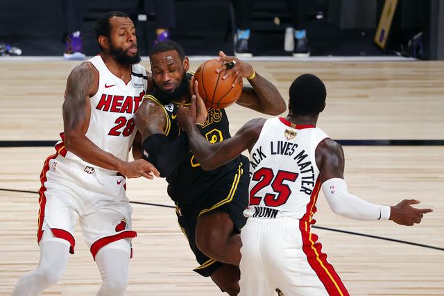 NBA球队战术解析：勇士防守新打法,（勇士防守革新：NBA战术深度解读）