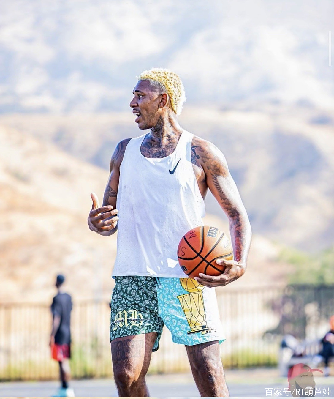 全队为他让出最佳出手机会（全员为他腾出最优出手空间）