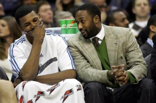 青岛伤兵满营迎常规赛！齐鲁德比争议判罚成导火索？（常规赛将至青岛伤情告急，齐鲁德比争议吹罚会否引爆矛盾？）