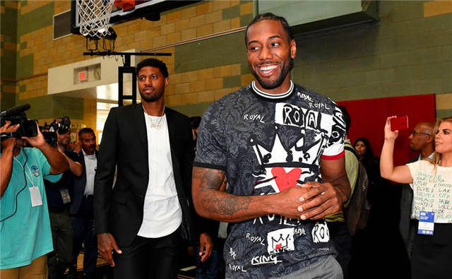 迪亚斯：选择拜仁是因为雄心一致，无法评价是否配得上转会费（迪亚斯：因与拜仁志同道合而加盟，转会费是否合理不予置评）