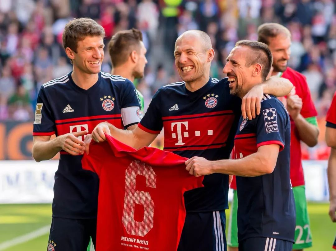 每体列足坛十大奇葩条款：博格坎普拒坐飞机；内马尔微笑条款（每体盘点足坛10大离奇条款：博格坎普拒乘飞机，内马尔微笑条款）